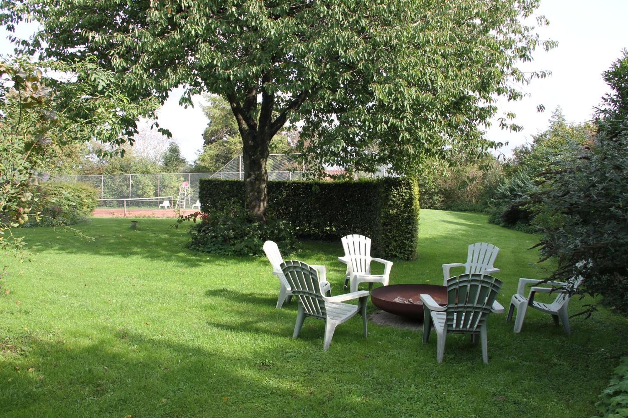 Villa Familiehuis De Betuwe Met Prive Kunstgras Tennisbaan En Sauna Erichem Exterior foto