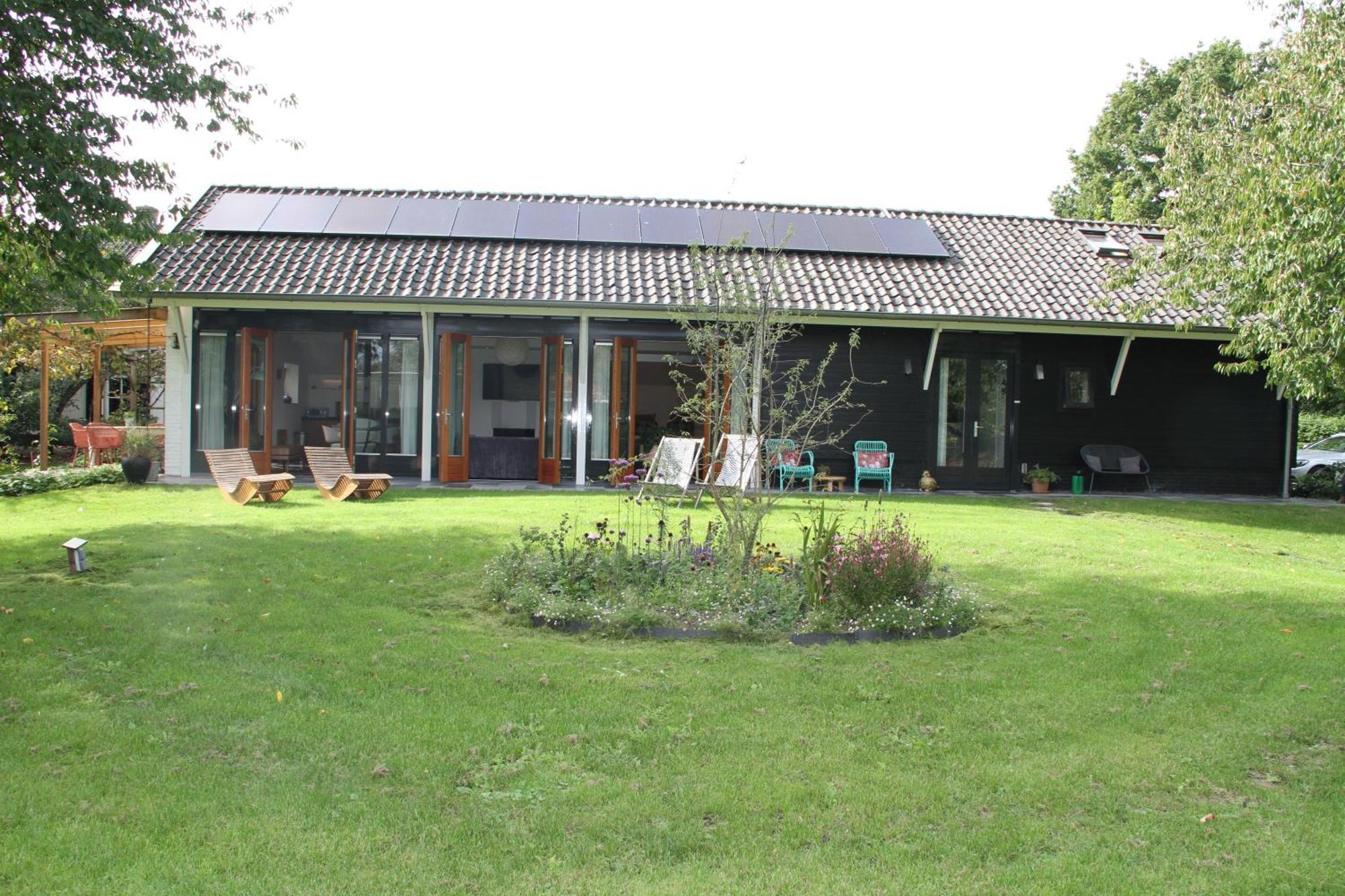 Villa Familiehuis De Betuwe Met Prive Kunstgras Tennisbaan En Sauna Erichem Exterior foto